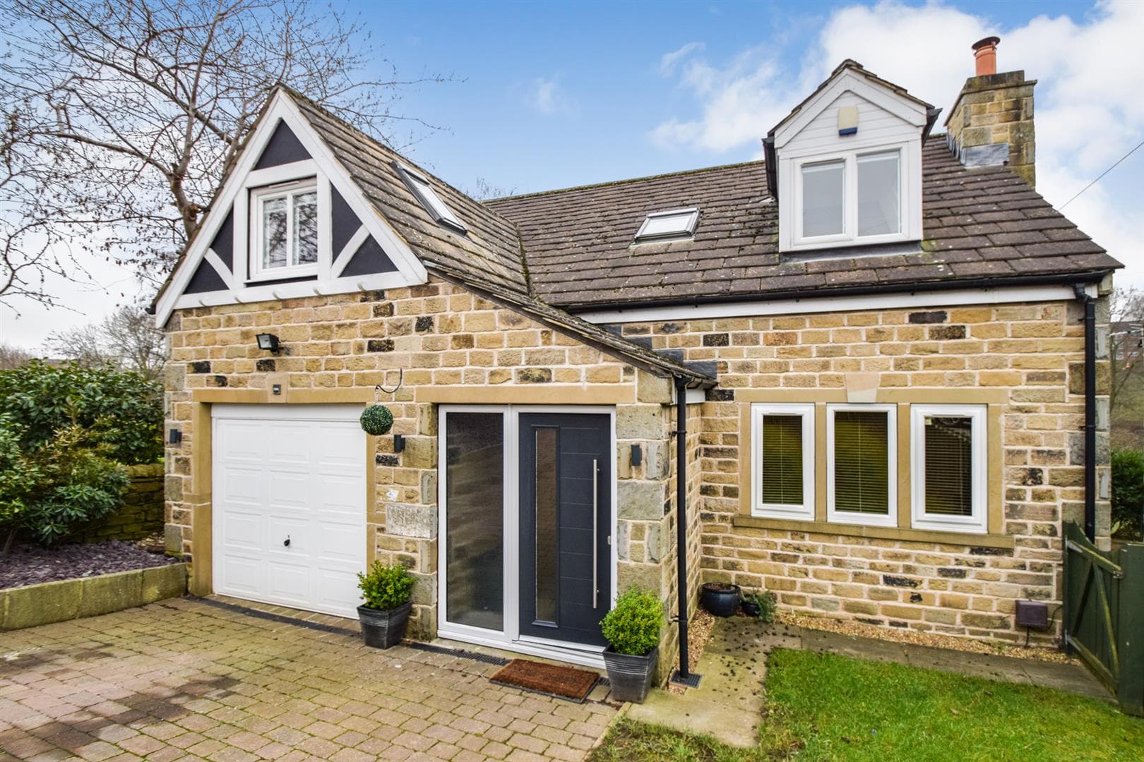 Smith House Lane, Lightcliffe, Halifax, HX3 8XA