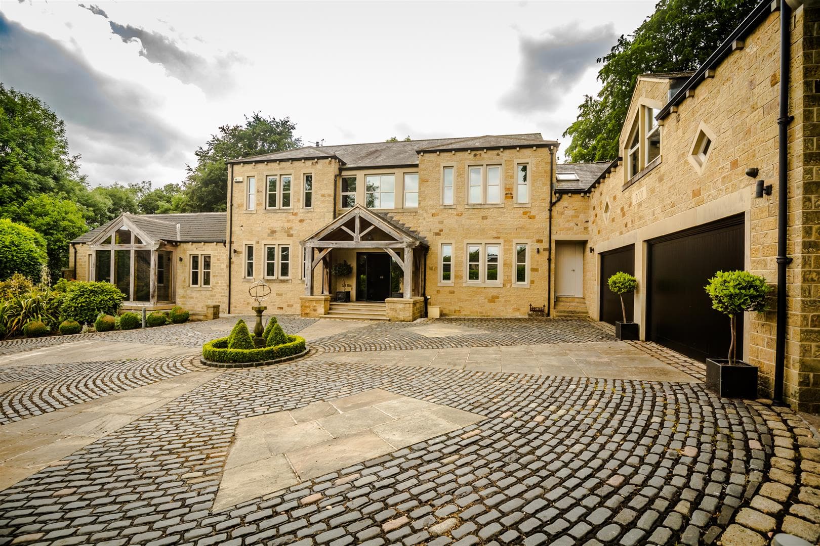 51 St. Helens Gate, Huddersfield, HD4 6SG