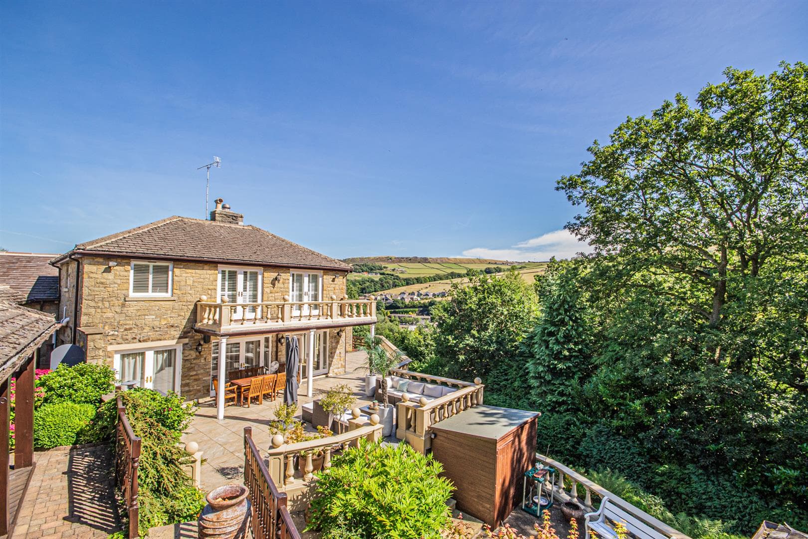 Field End Lane, Holmbridge, Holmfirth, HD9 2NH