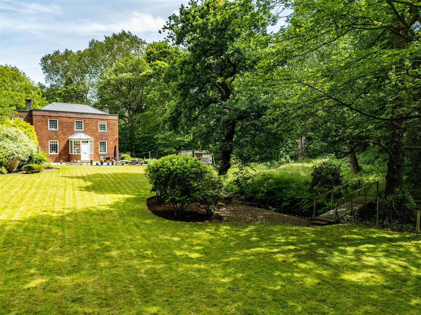 St. Helens Gate, Huddersfield, HD4 6SH