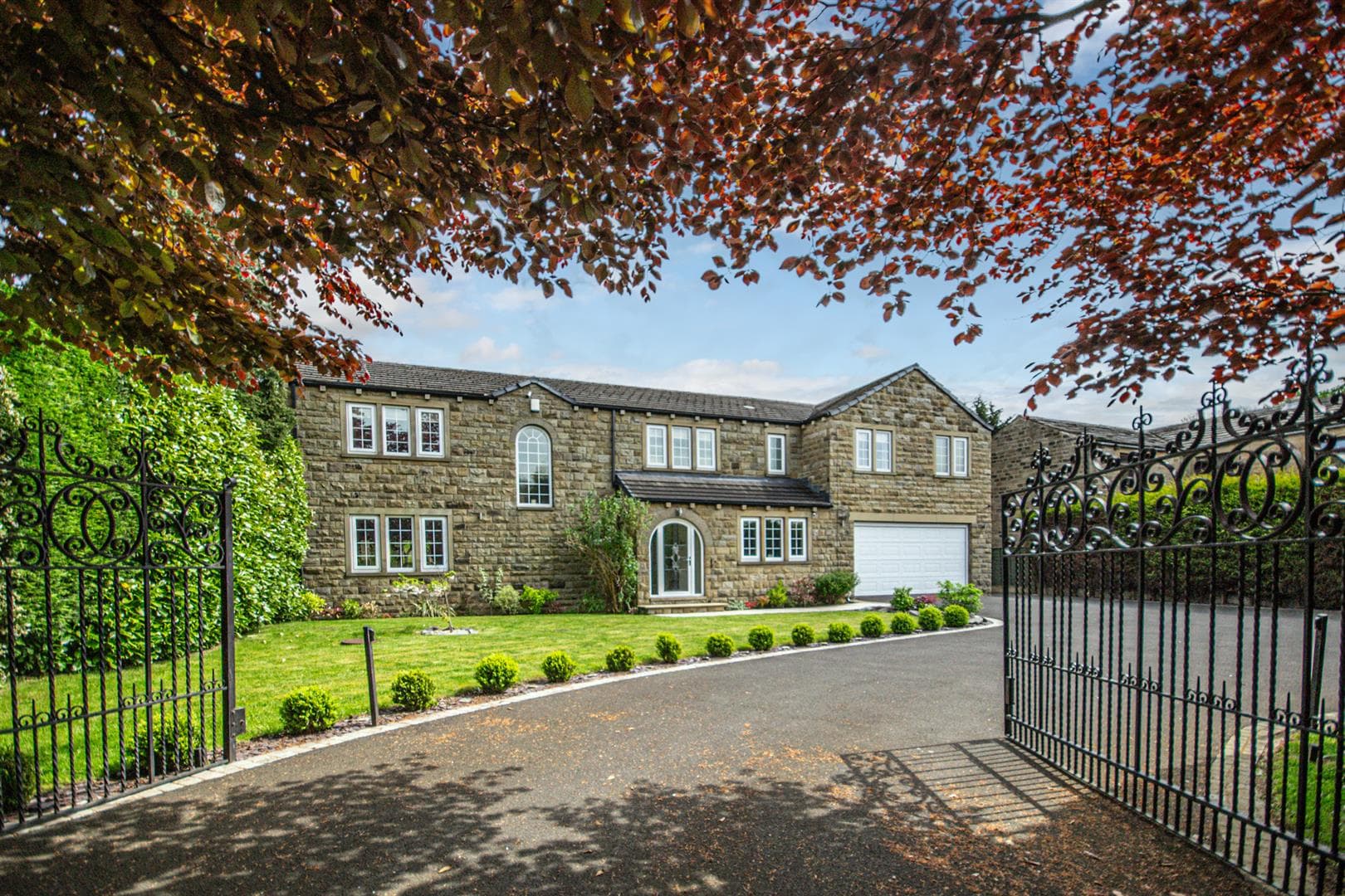 Far Common Road, Mirfield, WF14 0DQ