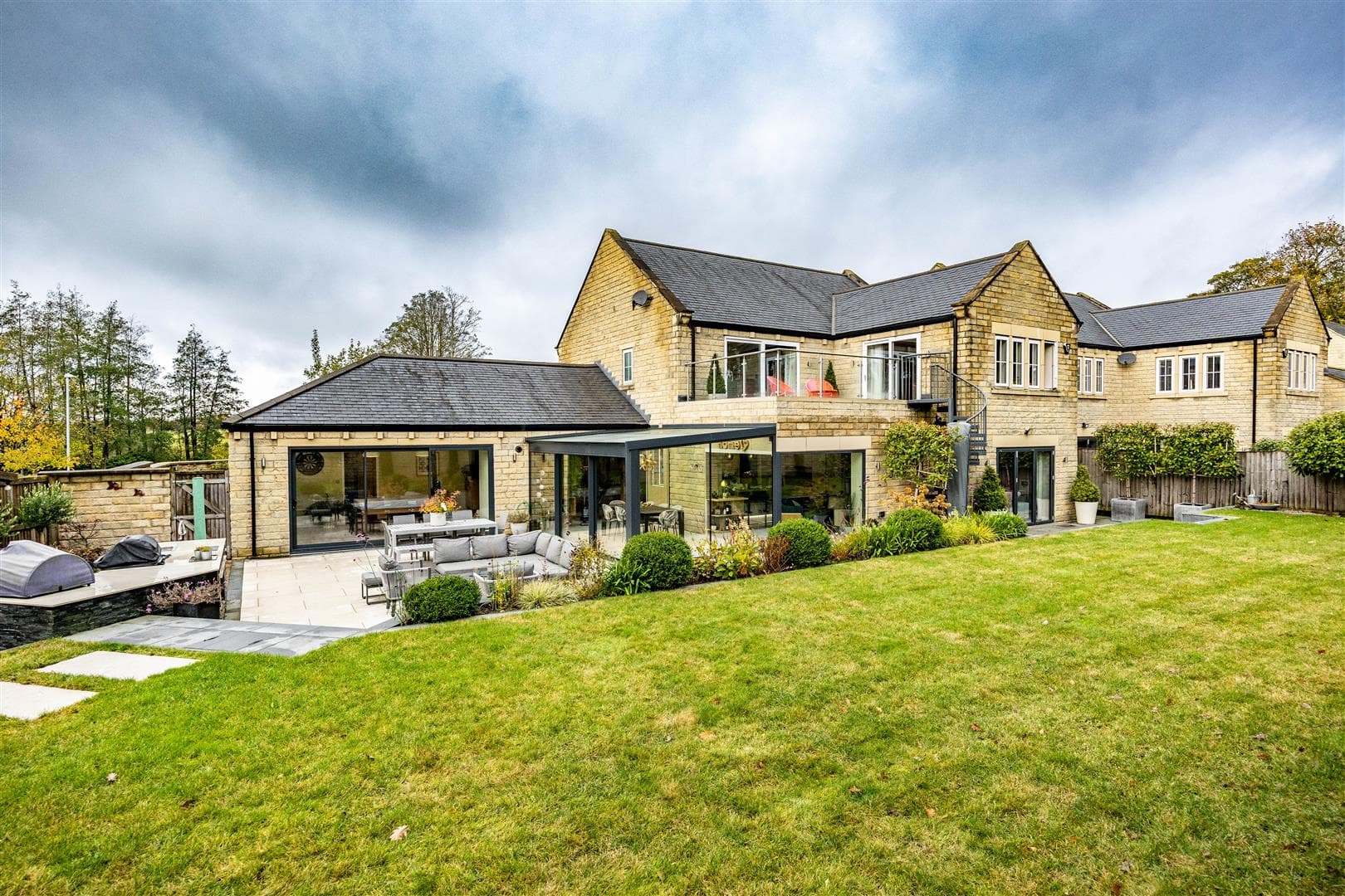 St. Johns View, Northowram, Halifax, HX3 7DS