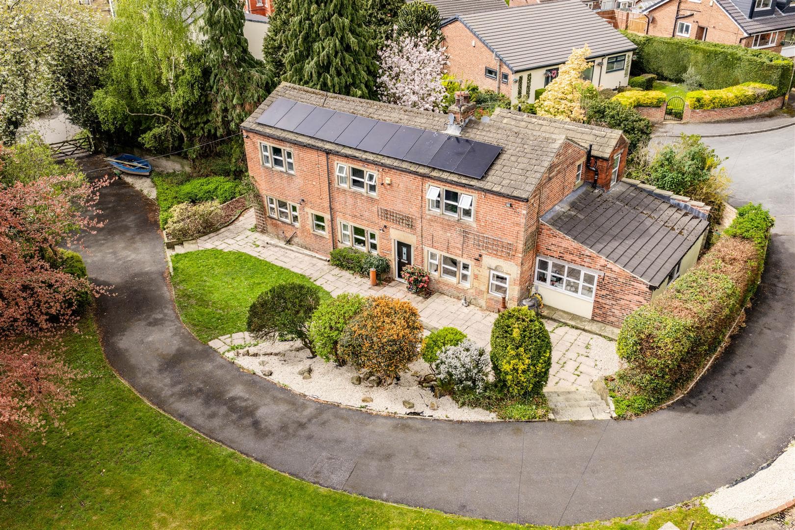 Milton Square, Heckmondwike, WF16 0AE