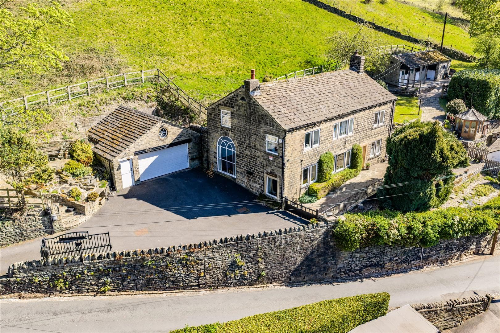 Bank House Lane, Luddendenfoot, Halifax, HX2 6TG