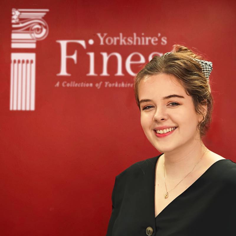 Laura Kaszynska, Administrator